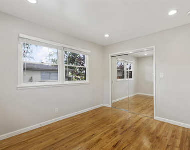 420 Violet Avenue - Photo Thumbnail 9