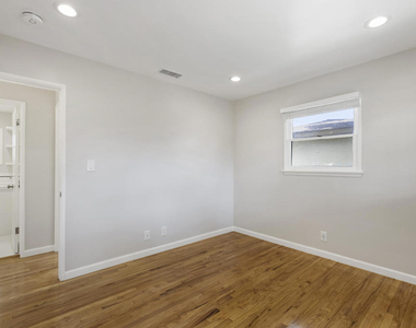 420 Violet Avenue - Photo Thumbnail 10
