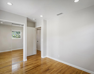 420 Violet Avenue - Photo Thumbnail 18