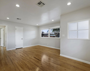 420 Violet Avenue - Photo Thumbnail 4