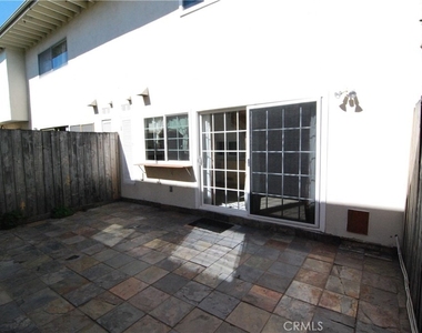 11027 Slater - Photo Thumbnail 4