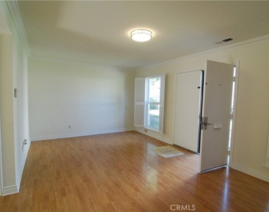 11027 Slater - Photo Thumbnail 2