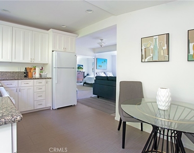 405 Heliotrope Avenue - Photo Thumbnail 2
