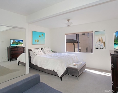 405 Heliotrope Avenue - Photo Thumbnail 1