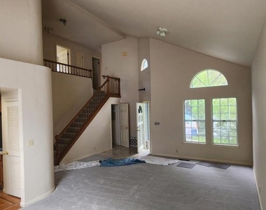 296 San Pedro Avenue - Photo Thumbnail 2