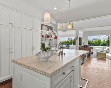 1010 Emerald Bay - Photo Thumbnail 20