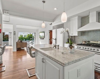 1010 Emerald Bay - Photo Thumbnail 19