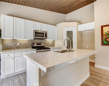 10446 Alta Loma - Photo Thumbnail 2