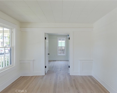 210 Encinitas Ave - Photo Thumbnail 2