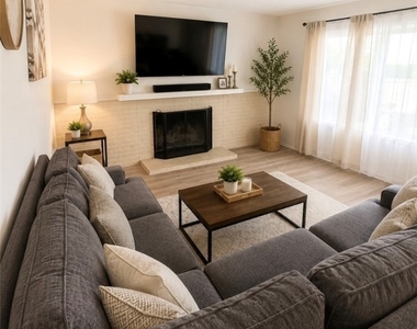 1212 Turquoise Street - Photo Thumbnail 4