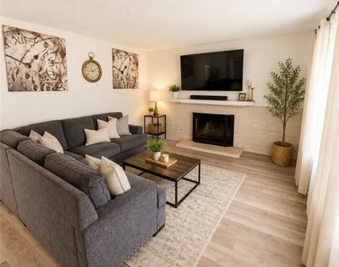1212 Turquoise Street - Photo Thumbnail 3