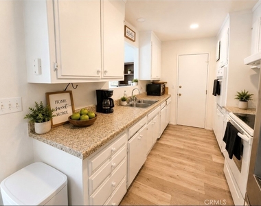 1212 Turquoise Street - Photo Thumbnail 7
