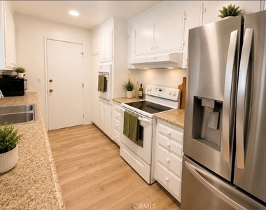 1212 Turquoise Street - Photo Thumbnail 6