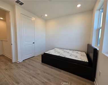 4222 Marigold - Photo Thumbnail 17