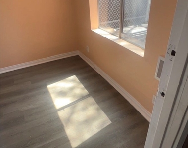 356 Gless Street - Photo Thumbnail 10