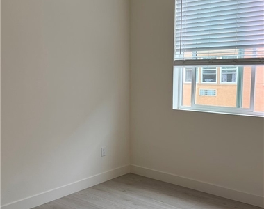 19 S Chapel Avenue - Photo Thumbnail 6