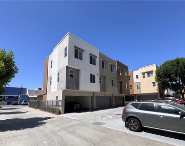 19 S Chapel Avenue - Photo Thumbnail 3