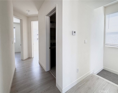 19 S Chapel Avenue - Photo Thumbnail 12
