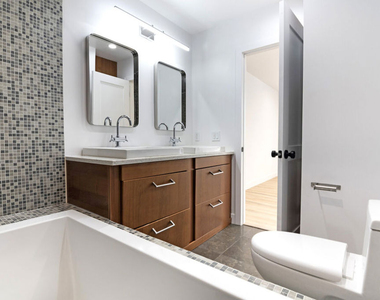 824 Westmount Drive - Photo Thumbnail 12