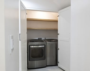 824 Westmount Drive - Photo Thumbnail 9