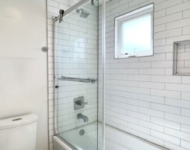 5230 Satsuma Avenue - Photo Thumbnail 16
