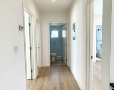 5230 Satsuma Avenue - Photo Thumbnail 12