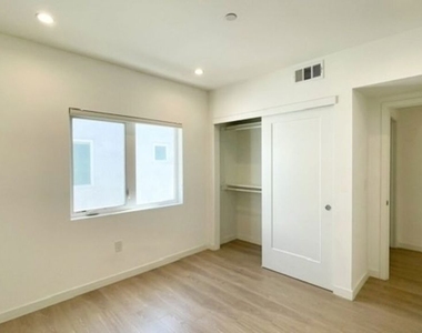 5230 Satsuma Avenue - Photo Thumbnail 21