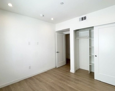 5230 Satsuma Avenue - Photo Thumbnail 19
