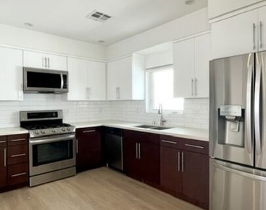 5230 Satsuma Avenue - Photo Thumbnail 8