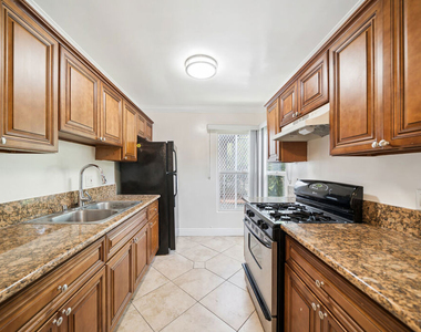 1215 N Hayworth Avenue - Photo Thumbnail 3