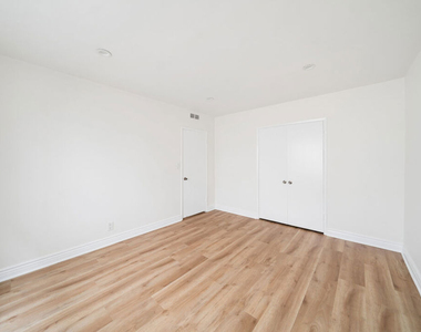 1215 N Hayworth Avenue - Photo Thumbnail 12