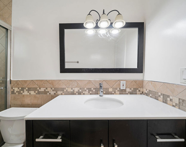1215 N Hayworth Avenue - Photo Thumbnail 10