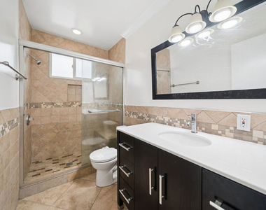 1215 N Hayworth Avenue - Photo Thumbnail 7