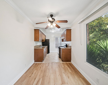 1215 N Hayworth Avenue - Photo Thumbnail 2