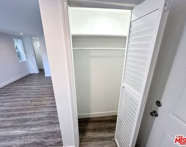 1267 Vin Scully Avenue - Photo Thumbnail 6