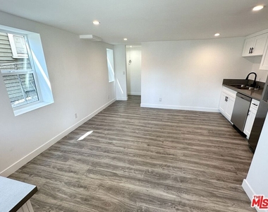 1267 Vin Scully Avenue - Photo Thumbnail 4