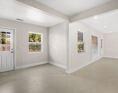 7806 Wellsford Avenue - Photo Thumbnail 2