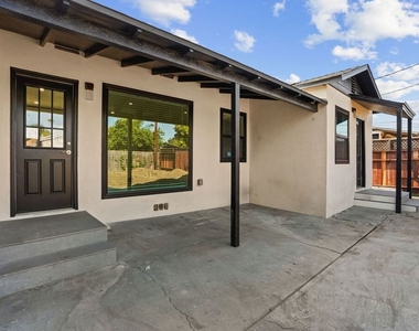 7806 Wellsford Avenue - Photo Thumbnail 8
