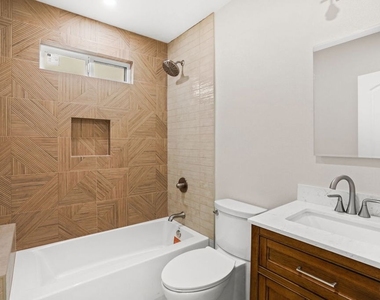 7806 Wellsford Avenue - Photo Thumbnail 5