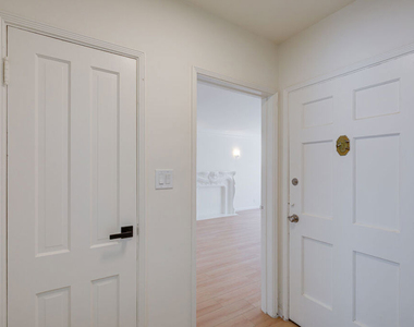 143 S Canon Drive - Photo Thumbnail 20