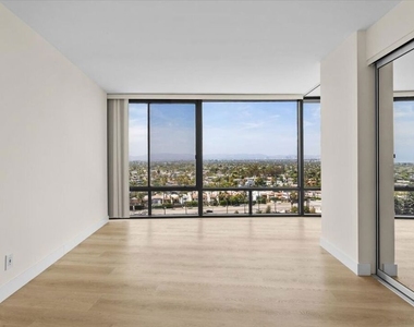 4265 Marina City Drive - Photo Thumbnail 12
