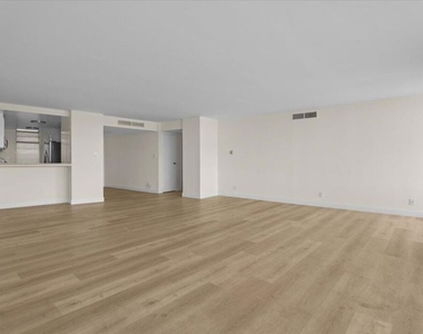 4265 Marina City Drive - Photo Thumbnail 5
