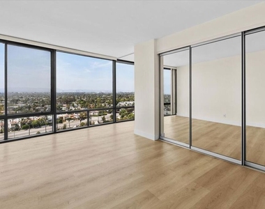 4265 Marina City Drive - Photo Thumbnail 11