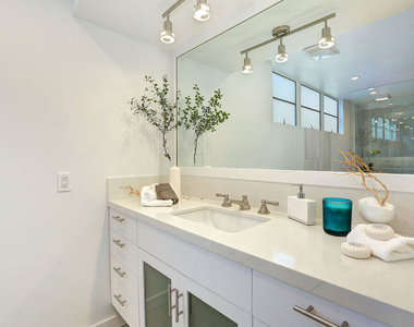 1025 Ocean Avenue - Photo Thumbnail 13