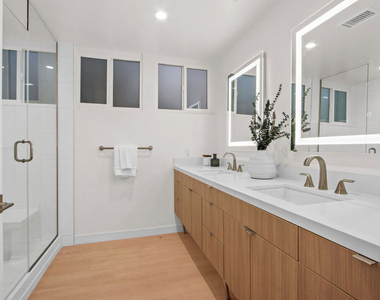 1025 Ocean Avenue - Photo Thumbnail 9