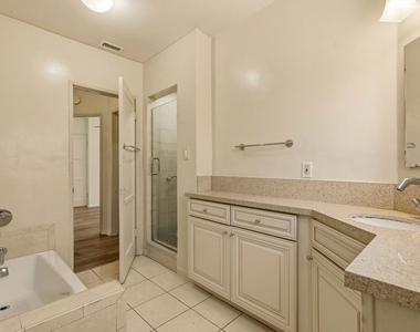 7407 Naylor Avenue - Photo Thumbnail 10
