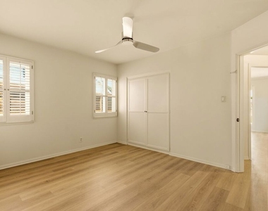 7407 Naylor Avenue - Photo Thumbnail 6
