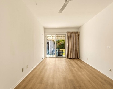 7407 Naylor Avenue - Photo Thumbnail 8