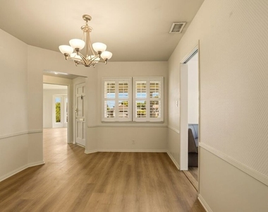 7407 Naylor Avenue - Photo Thumbnail 3