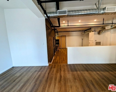 312 W 5th Street - Photo Thumbnail 4